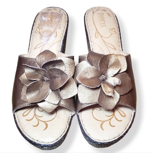 #279 Born Women Leather Flower Slide Wedge Sandals Golden Bronze Sz 9 Annette - Picture 2 of 7